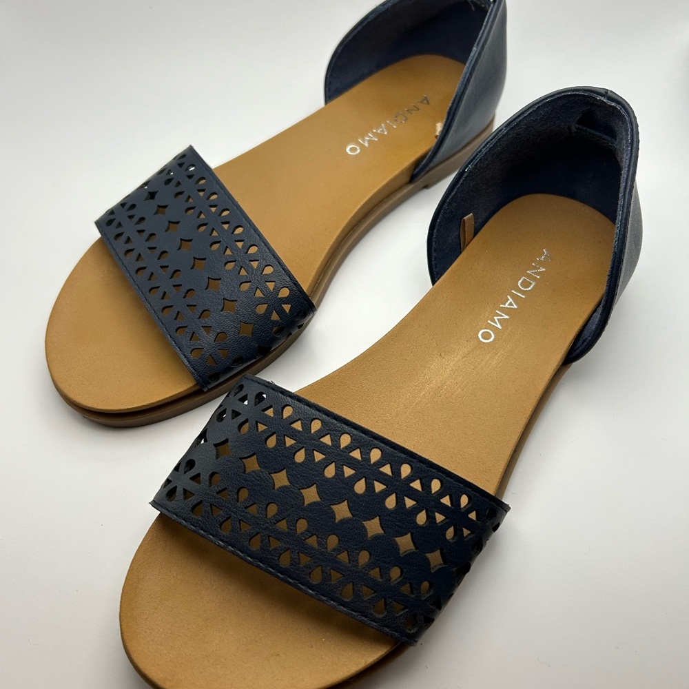 ANDIAMO Vegan Leather Women's Flat Dark Blue Slip-on Sz 5.5 Sandals Like New